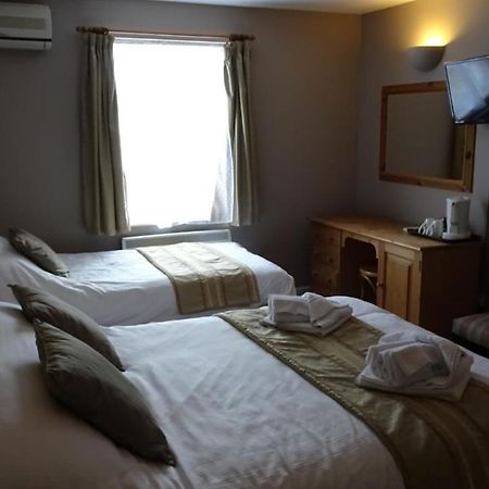 The Furze Bush Inn Ньюбери Экстерьер фото