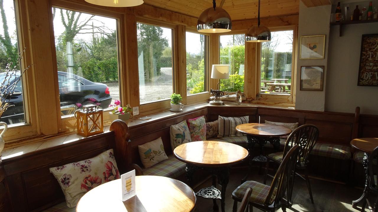 The Furze Bush Inn Ньюбери Экстерьер фото