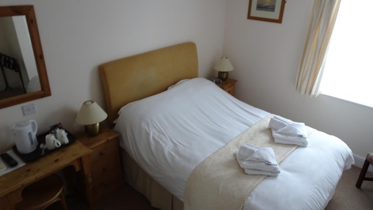 The Furze Bush Inn Ньюбери Экстерьер фото